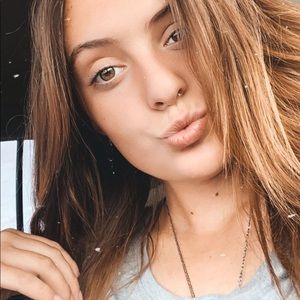 Meet your Posher, Malia